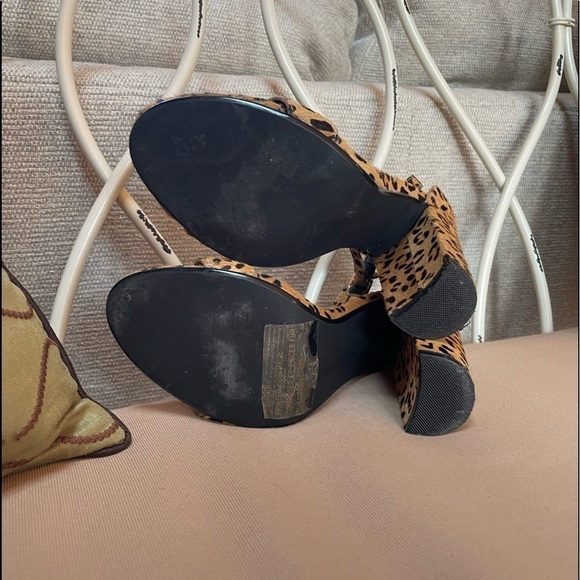 Steve Madden Carrson Real Fur Sandal in Leopard Multi Size 7 - Picture 7 of 9